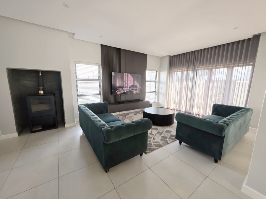 To Let 4 Bedroom Property for Rent in Sandown Western Cape